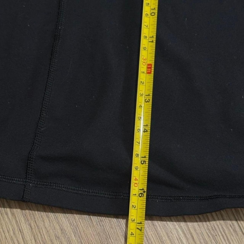 Lululemon Strappy Criss Cross Back Padded Yoga Tank Top Black Women Size 4 - Picture 4 of 4